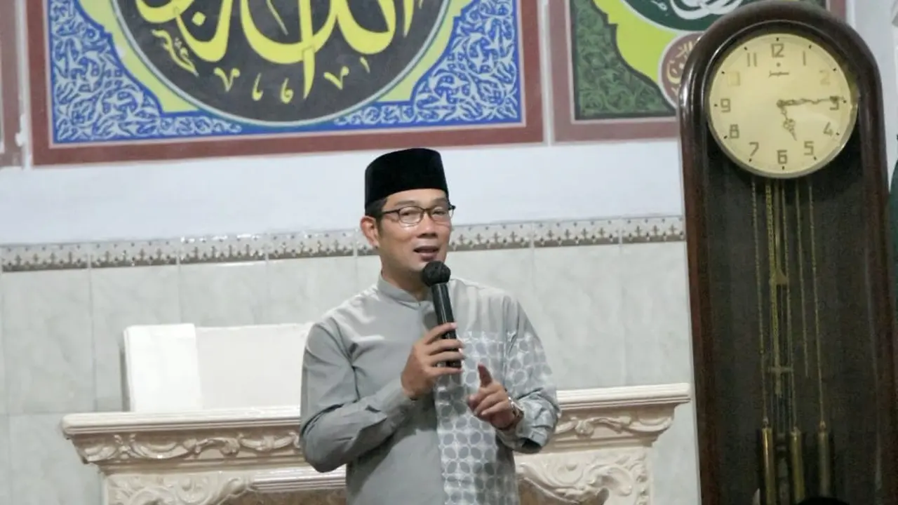 Sholat Berjamaah di Megamendung, Ridwan Kamil Titip Pesan DKM Jaga Masjid "Musafir"