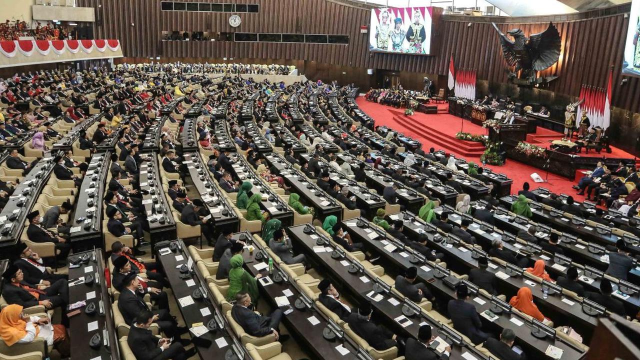 "Saya tahu ada yang mengatakan saya ini bodoh, plonga-plongo, tidak tahu apa-apa, Firaun, tolol. Ya ndak apa, sebagai pribadi saya menerima saja," ujar Jokowi, Rabu (16/8/2023).