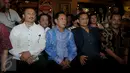 Ketua Umum PKPI Sutiyoso (kedua kiri) saat menghadiri acara deklarasi dukungan dari relawan Jokowi terhadap dirinya sebagai calon Kepala Badan Intelijen Negara (BIN), di Jakarta, Kamis (25/6/2015). (Liputan6.com/Johan Tallo)