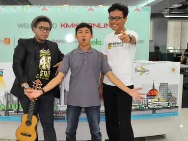 Finalis standup komedi Torabika Capucino Cool Expresion (ki-ka) Panca Warna, Bayu Agung, Falah Akbar berada di kantor Liputan6.com SCTV Tower, Jakarta, (3/6). Jelang babak final, tiga finalis stand up berlatih di kantor SCTV. (Liputan6.com/Yoppy renato)