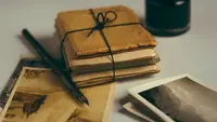 Ilustrasi masa lalu, sejarah. (Photo by Joanna Kosinska on Unsplash)
