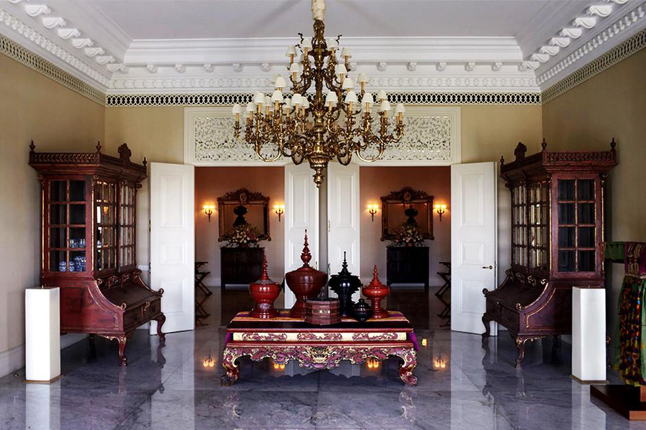 Rumah bergaya kolonial yang Terinspirasi dari Istana ...