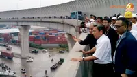 [FOTO] Tinjau New Tanjung Priok, Boediono Disambut Hujan
