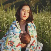 Aliya Shagieve, putri Presiden Kyrgyztan, tuai kontroversi di media sosial karena unggahan foto menyusui bayinya. (Sumber foto: instagram.com/chestnayaaa)