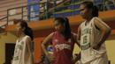 Pebasket Merah Putih Predator, Nazhira Nadia Iskandar (tengah), saat tampil pada turnamen Honda Merpati Bali Basketball Challenge 2017 di Denpasar, Bali, Jumat (3/2/2017). (Bola.com/Muhammad Wirawan)