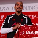 Ronald Araujo di Liverpool: Gaya Main, Kecocokan dengan Sistem, dan Alasan Barcelona Melepasnya