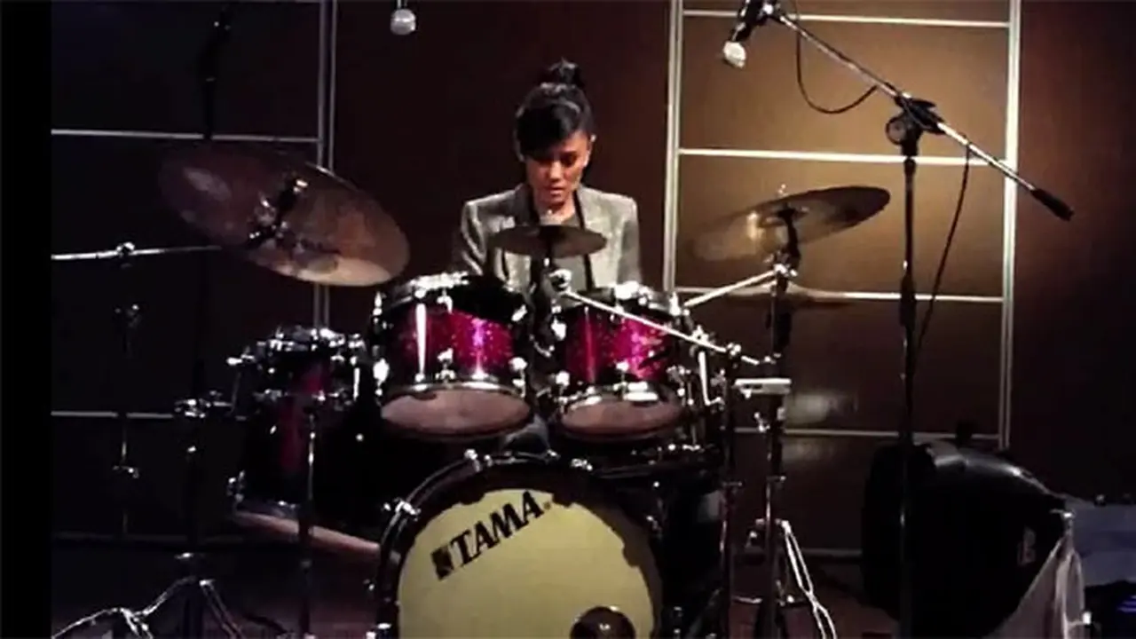 Video Titi bermain drum