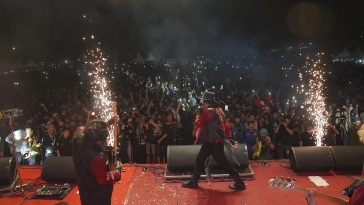 Pesta Rakyat Ganjar Pranowo #14 berhasil menciptakan momen kebersamaan yang memperkaya budaya dan seni di Jawa Barat.<br>