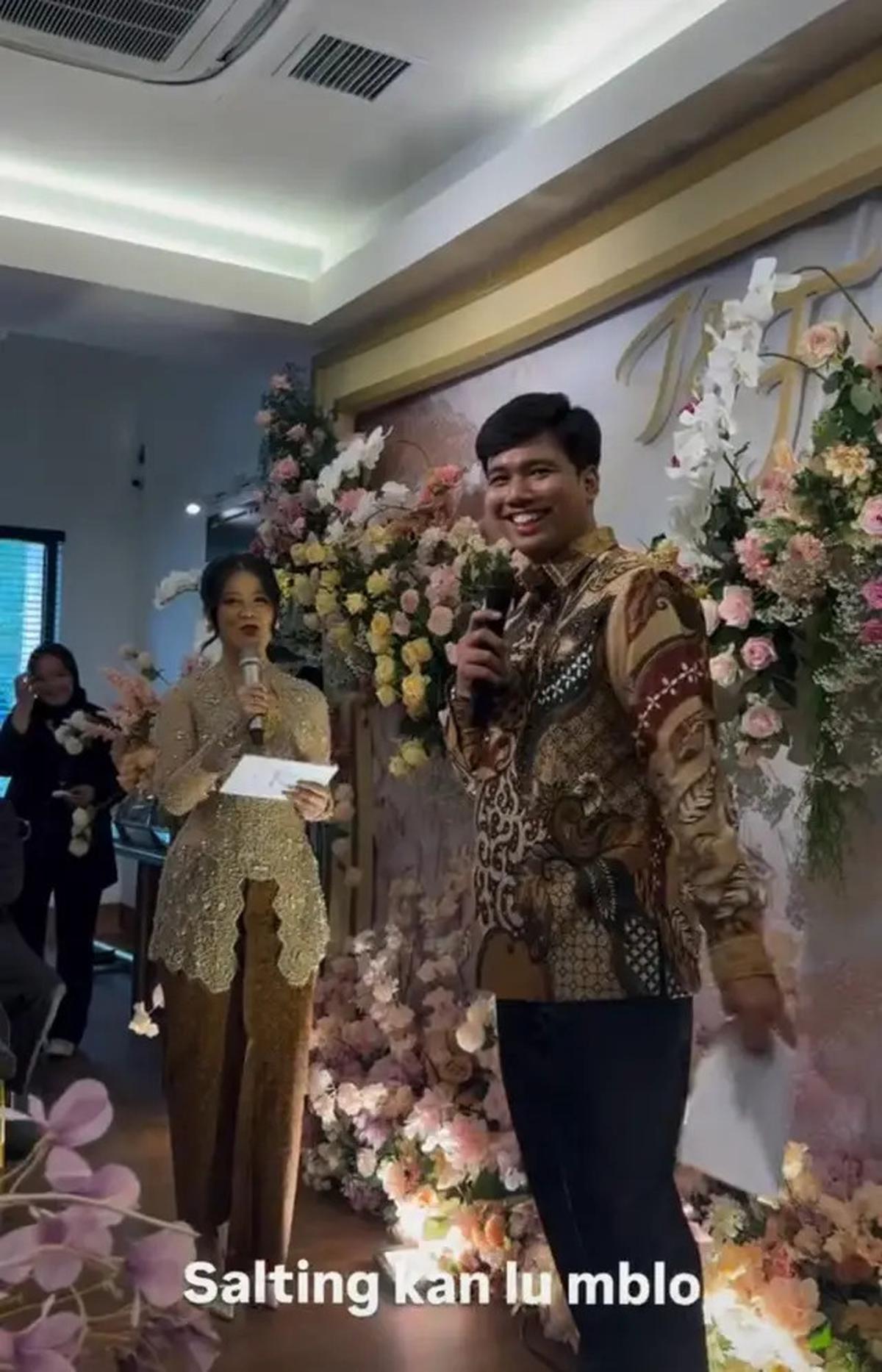 7 Potret Lamaran Frans Faisal dan Indah, Fuji dan Fadly Faisal Ikut Salting