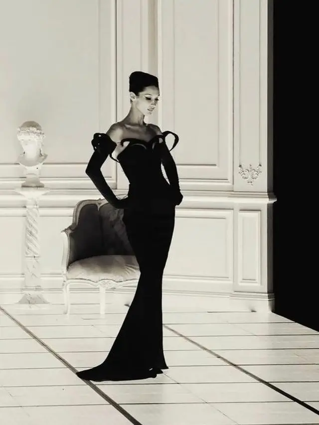 Potret Bella Hadid saat Jadi Model. [Sumber: Instagram @bellahadid]