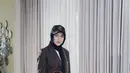 Terinspirasi dari gaya military, paduan boots chunky hadirkan statement gaya yang sempurna.  [Foto: Instagram/ Irish Bella]