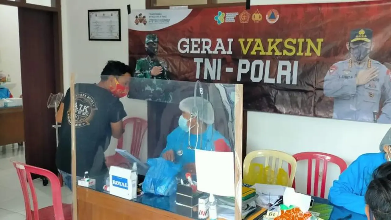 Vaksinasi Polres Klungkung Secara Door to Door