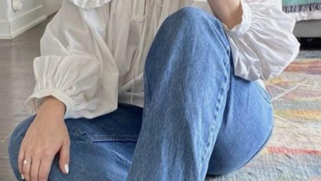Tampil Lebih Feminin dengan Sepatu Warna Nude