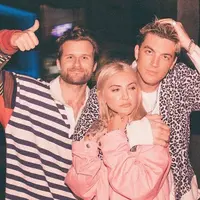 LANY dan Julia Michaels berkolaborasi di single Okay. Berikut lirik lagunya.