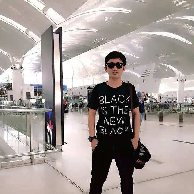 6 Potret Terbaru Eric Teman Duet Melly Goeslaw di AADC, Kini Jadi Wakil Rakyat