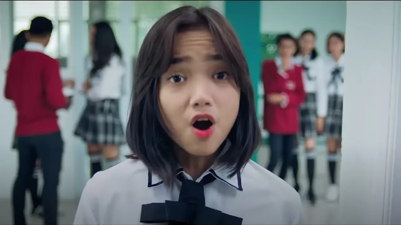 Akting Fujianti Utami Putri alias Fuji dalam film Bukan Cinderella. (Foto: Super Media Pictures via YouTube Cinepolis Indonesia)