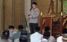 Safari Ramadan, Kapolda Riau Tarawih dan Subuh Berjamaah di Pelalawan