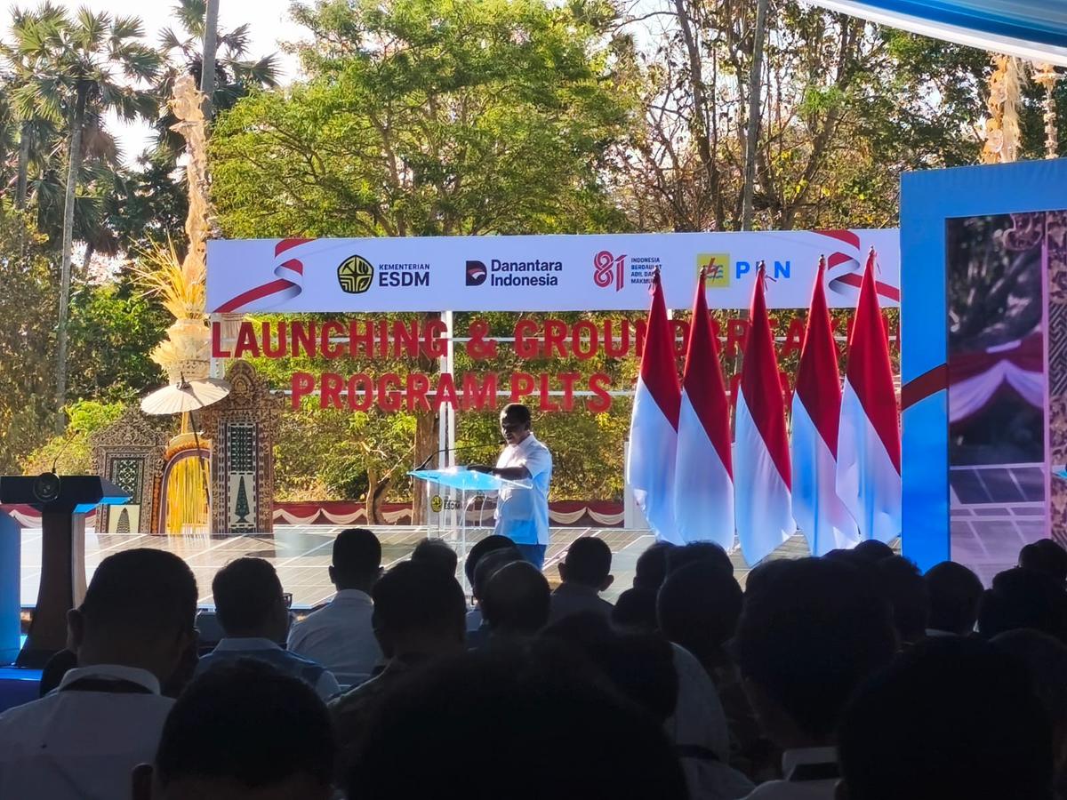 Prabowo meresmikan PLTS Gilimanuk di Kecamatan Gilimanuk, Kabupaten Jembrana, Bali, Selasa (25/8). (merdeka.com/Moh Kadafi).