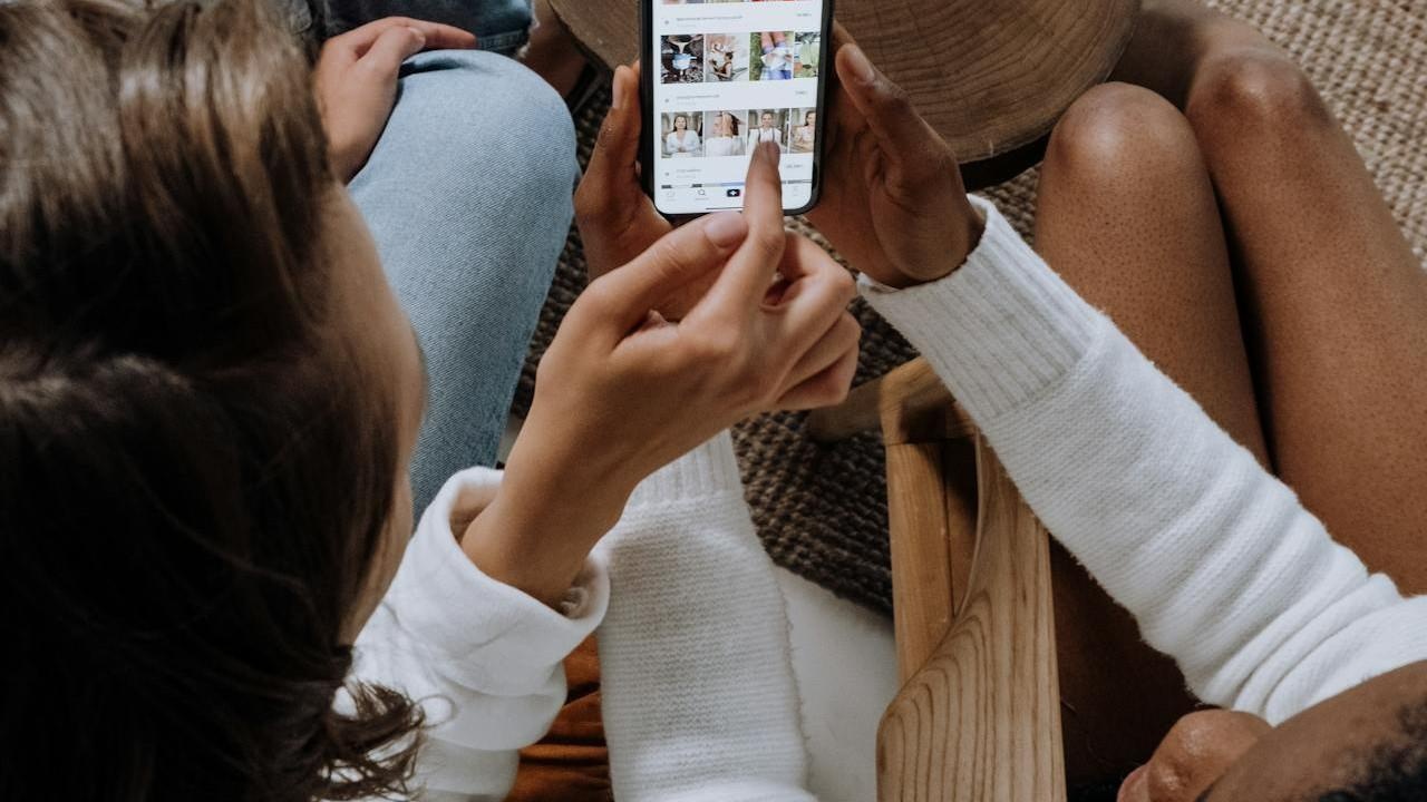 Media Sosial Bukan Buku Harian: Saatnya Menjaga Ruang Privat Anda