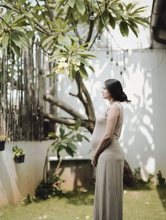 Ringgo mengunggah video singkat lahiran sang istri. Tadi pagi, pukul 07.37 WIB, Sabai melahirkan anak keduanya. Ringgo juga menceritakan proses melahirkan sang istri yang baginya sangat lah keren. (Instagram/ringgoagus)