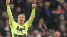 Penyerang Manchester City, Erling Haaland berselebrasi setelah mencetak gol ke gawang Bayern Muenchen pada pertandingan leg kedua perempatfinal Liga Champions di stadion Allianz Arena di Munich, Jerman, Kamis 20 April 2023.  (AP Photo/Andreas Schaad)