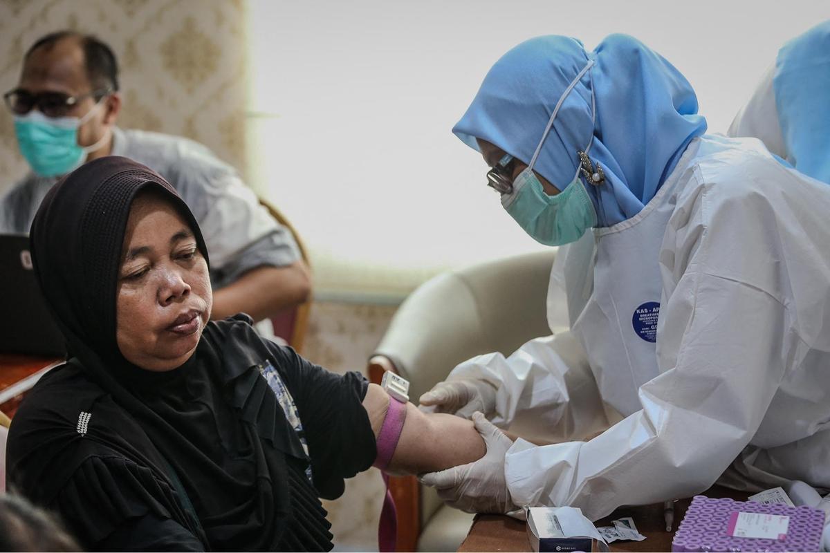 FOTO: Warga Cikande Jalani Pemeriksaan dan Relokasi Usai Temuan Paparan Radioaktif Cs-137