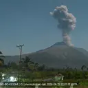 Gunung Lewotobi Laki-Laki Erupsi 1.500 Meter