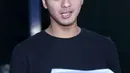 "Anak-anak kita lihat nanti karena belom dilatih, nanti baru sama anak-anak pas gladi resik. Tapi anak-anak emang bakalan naik panggung tapi belum tau nanti treatment-nya gimana," ungkap Ricky Harun Jumat (25/11/2016). (Nurwahyunan/Bintang.com)