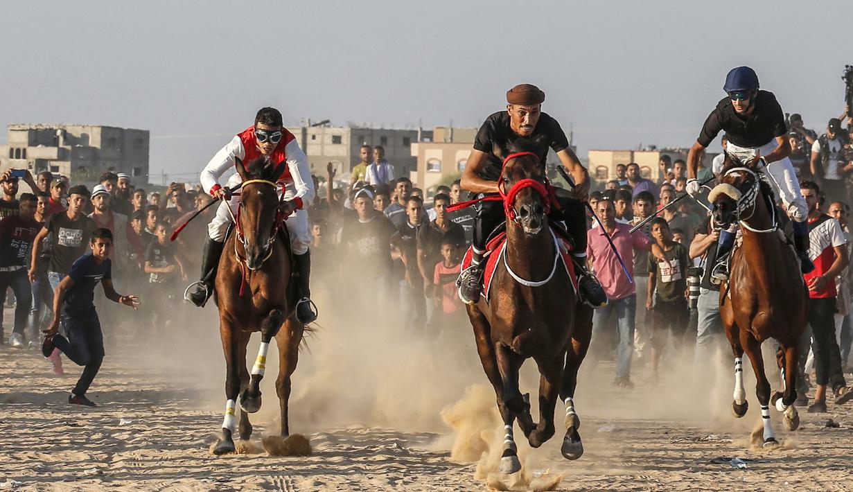 FOTO Melihat Serunya Para Joki Balap Kuda di Jalur Gaza 