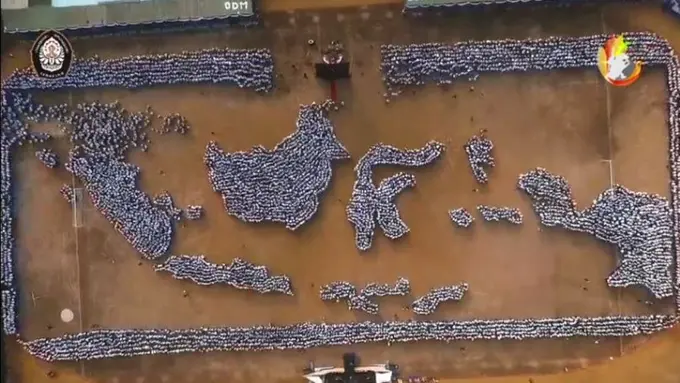 [Bintang] Bikin Merinding, BEM Undip Bikin Koreo Formasi Peta Indonesia