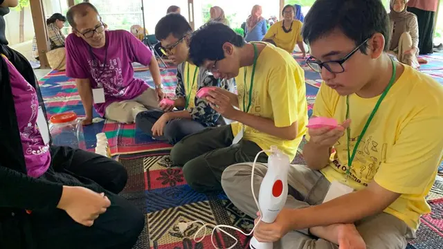 Siswa Disabilitas Netra Kurang Mendapat Porsi Belajar IPA, Yayasan Ini Gelar Kelas Sains dengan Praktik Menarik. Foto: Yayasan Mitra Netra.