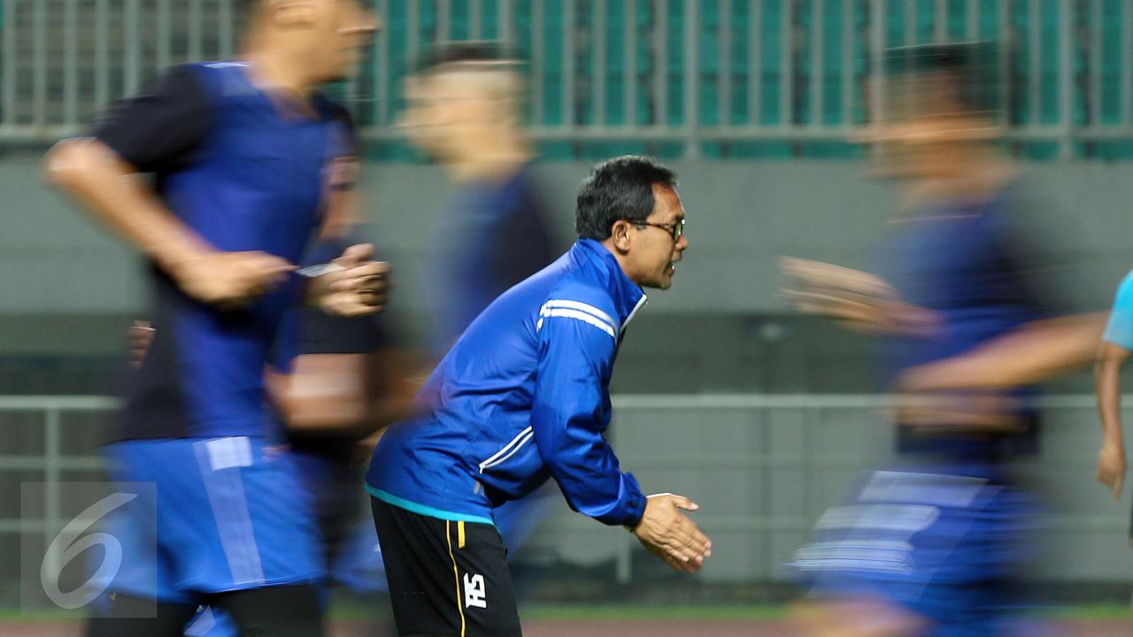 Arema FC Gelar Latihan Terbuka di Pakansari-Bogor- Helmi Fithriansyah-20170310