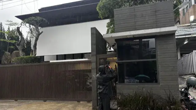 Penampakan Rumah Ridwan Kamil usai kabar penggeledahan oleh Komisi Pemberantasan Korupsi.