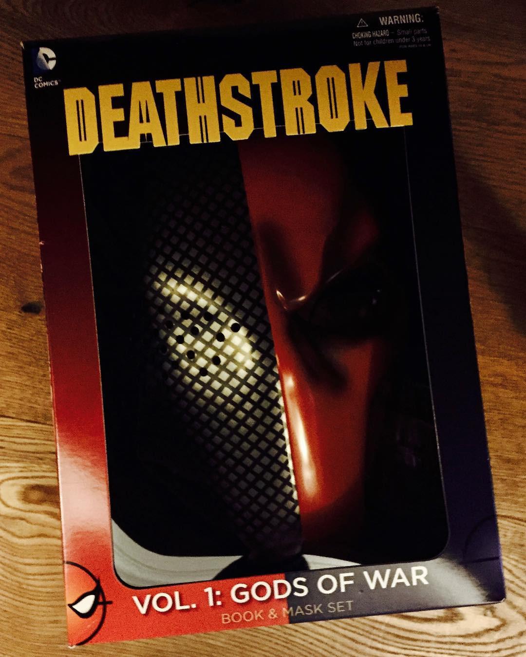 Topeng Deathstroke yang diunggah sutradara The Raid, Gareth Evans. (Instagram - @ghuwevans)