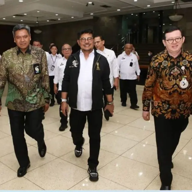 Mentan Syahrul Yasin Limpo Pernah Terlihat Pakai Sepatu Mewah LV Sebelum Dikabarkan Menghilang
