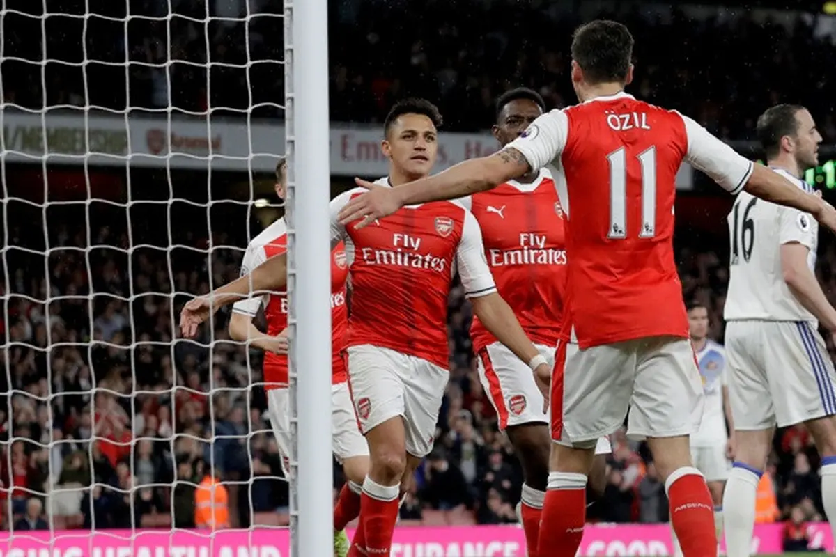 Alexis Sanchez dan Mesut Ozil