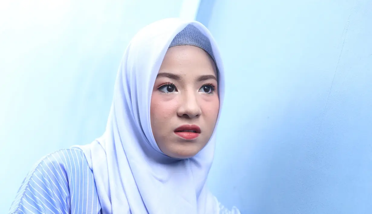 "Jadi kita kan suka manggil ustaz ke rumah dan dia lebih suka yang privat berdua gitu. Jadi daripada yang ngumpul-ngumpul, kajian gitu," kata pemeran film Jomblo. (Nurwahyunan/Bintang.com)