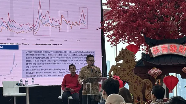 Chief Economist dan Macro Strategist BRI Danareksa Sekuritas, Helmy Kristanto saat BRIDS Market Outlook 2026, di Menara BRILian, Jakarta, Jumat (13/2/2026). (Foto: Liputan6.com/Tira Santia)