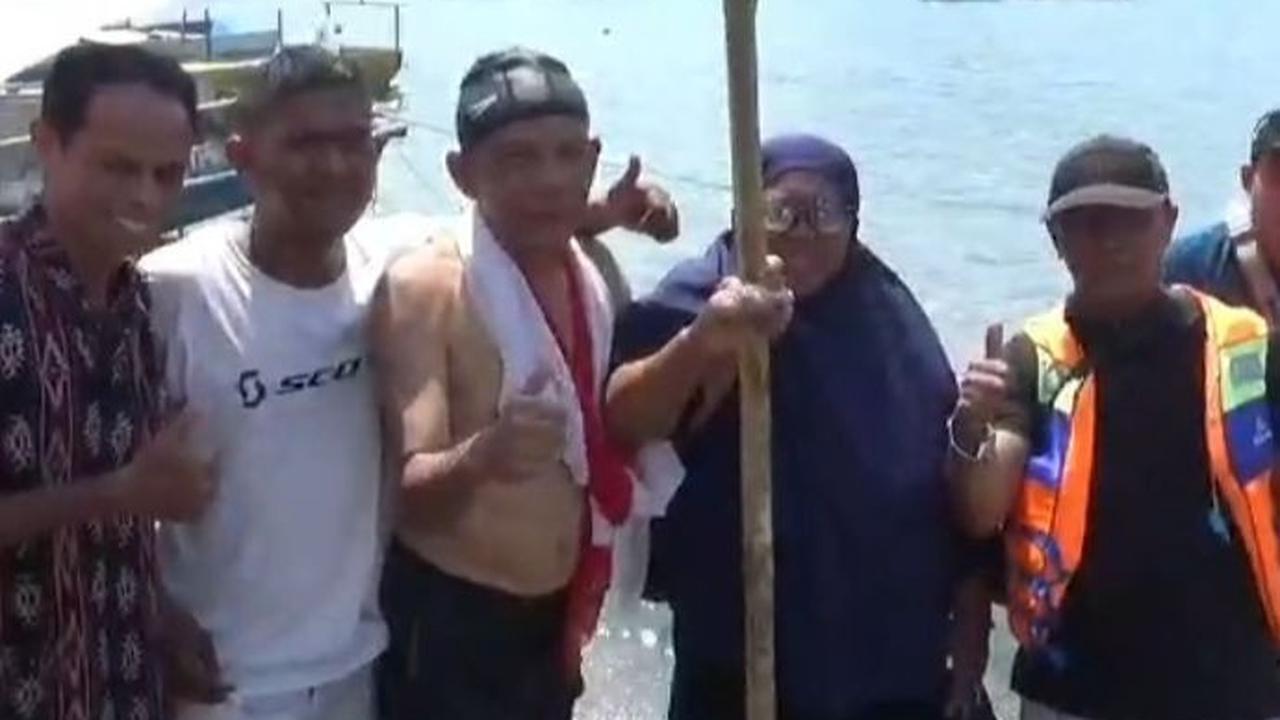 "Karena arus lumayan kencang terpaksa mendarat di pantai belakang TKK Bhayangkari," ujarnya. <br>
