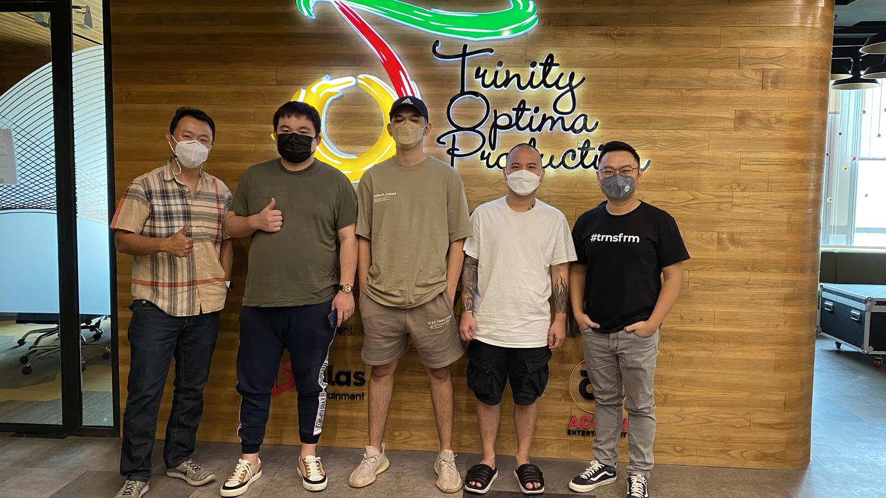 Dari kiri ke kanan; Yonathan Nugroho, Yurino "Donkey" Putra Angkawijaya, Eko "Oura" Julianto, Steven "Marsha" Kurniawan. (Dok. Trinity Optima Production)