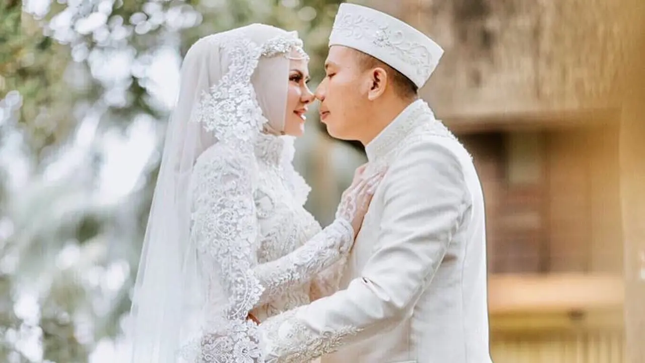 [Bintang] Agel Lelga dan Vicky Prasetyo