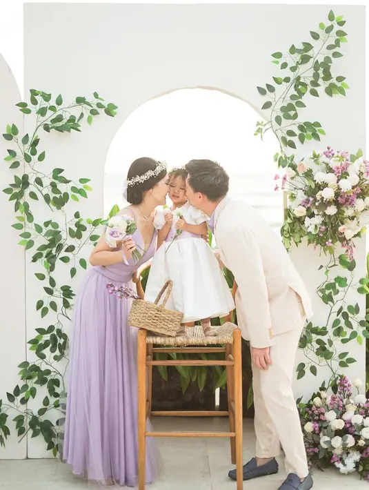 Pada akhirnya, Shandy Aulia mengingatkan bahwa mempertahankan mahligai pernikahan adalah soal fokus. Mau fokus pada peluang perpisahan atau hal-hal yang membuat kita yakin bertahan dalam cinta? “Pada akhirnya, daripada fokus ke hal-hal yang bikin hancur, fokuslah pada apa pun yang membuat kalian tetap bisa bersama,” aktris kelahiran Jakarta, 23 Juni 1987 ini mengakhiri. (Foto: Dok. Instagram @shandyaulia)