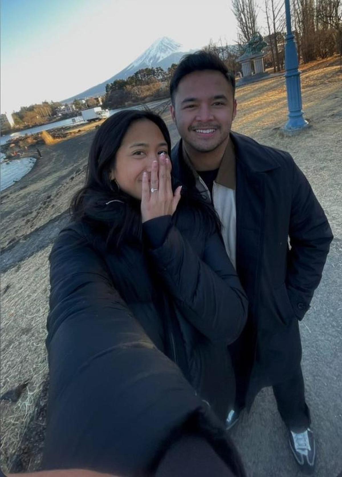 10 Cincin Lamaran Artis di Tahun 2025 yang Memukau, Kilau Romansa