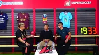 Tantan dan Zaenal Arief saat membicarakan sosok pemain Persib, Beckham Putra. (Youtube Bobotoh TV)