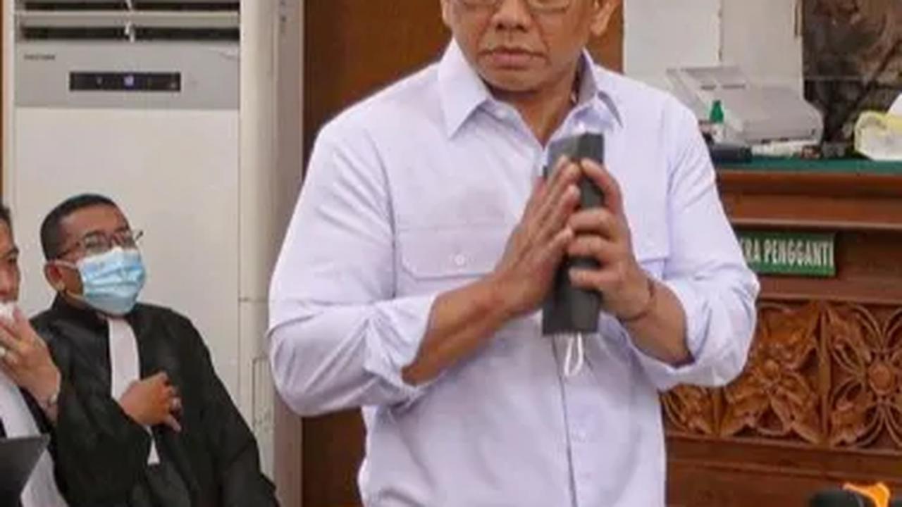 Terkait suami Putri, Ferdy Sambo, Syarief belum mau bicara banyak. Dia memastikan hukuman akan berjalan sesuai dengan keputusan yang berlaku.
