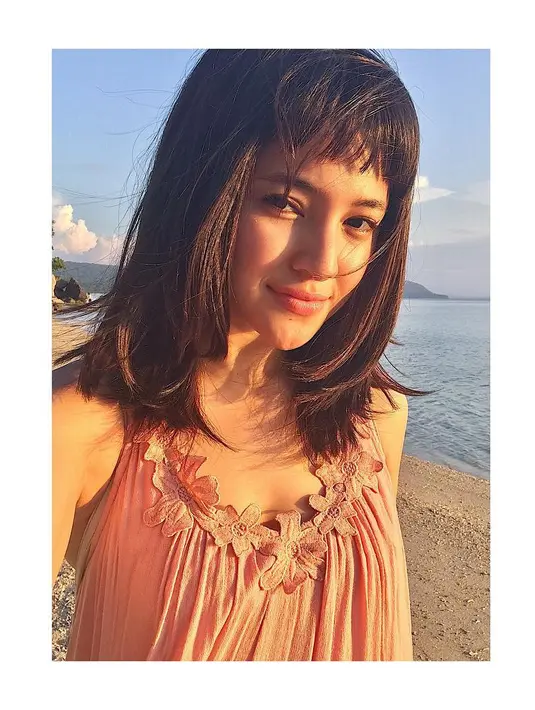 Perempuan 28 tahun itu diketahui menderita penyakit bipolar disorder. Akibat penyakit tersebut, membuat ibu satu anak itu emosinya bisa naik turun. (Instagram/marshanda99)