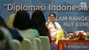 Menteri Luar Negeri RI Retno Marsudi memberikan paparan saat hadir menjadi pembicara dalam Talkshow Menlu RI di Kementerian Luar Negeri, Jakarta, Jumat (11/8). (Liputan6.com/Faizal Fanani)
