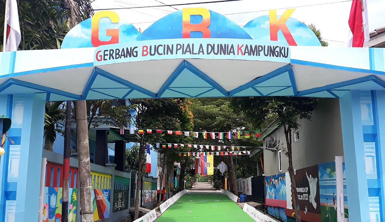 Untuk menyambut puncak acara Piala Dunia 2022 yang menyajikan partai final pada 18 Desember 2022 mendatang, warga di Cluster Cemara Depok Maharaja telah menghias area lingkungan mereka dengan berbagai mural dan asesoris di sudut penjuru cluster. (Istimewa)