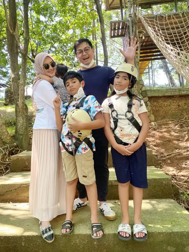 6 Potret Kedekatan Zio Anak Tommy Kurniawan dan Lisya Nurrahmi, Bak Ibu Kandung