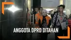 Komisi Pemberantasan Korupsi menahan empat anggota DPRD Lampung Tengah terkait kasus dugaan gratifikasi 95 miliar rupiah. Senin (29/4) malam keempat tersangka keluar Gedung KPK dengan mengenakan baju tahanan setelah diperiksa selama 9 jam.